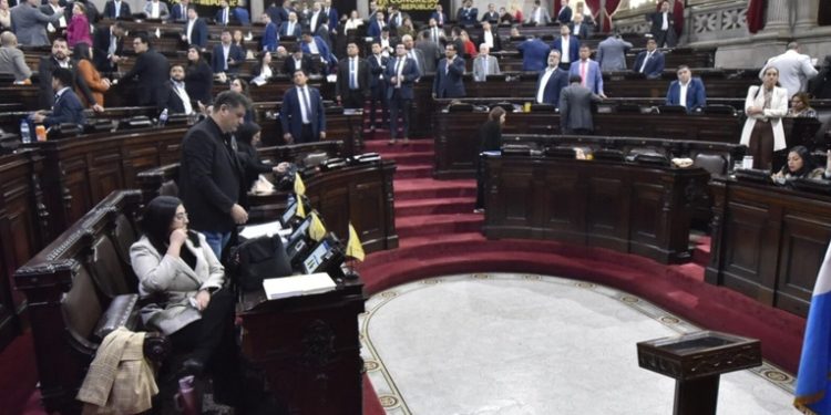 Congreso aprueba reforma que prohíbe suspensiones provisionales a partidos políticos