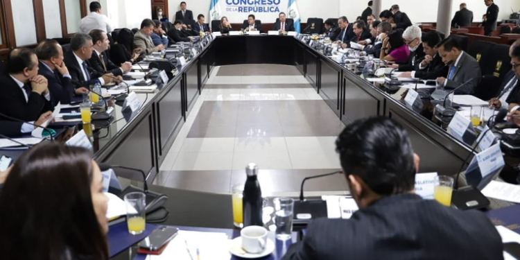 Congreso busca anular el presupuesto para el 2021 el 25 de noviembre