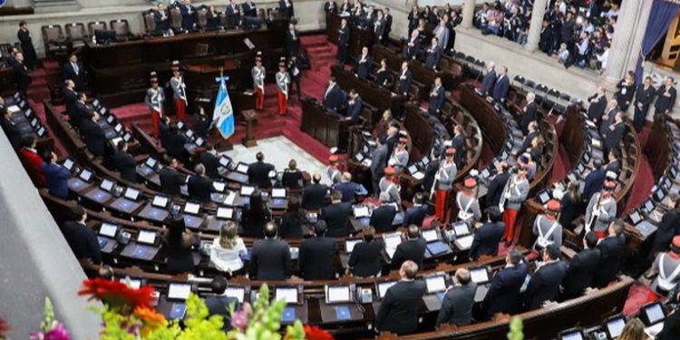 Congreso celebra 39 aniversario de la constitución con presencia de altos dignatarios