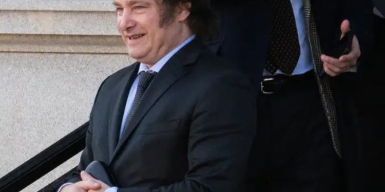 Congreso de Argentina inicia trabajo sin mayoría para Milei