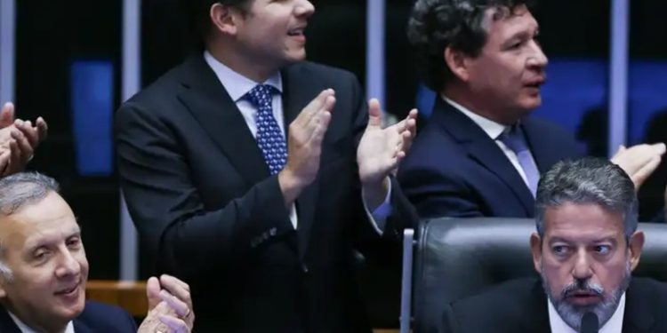 Congreso de Brasil aprueba reforma del sistema tributario