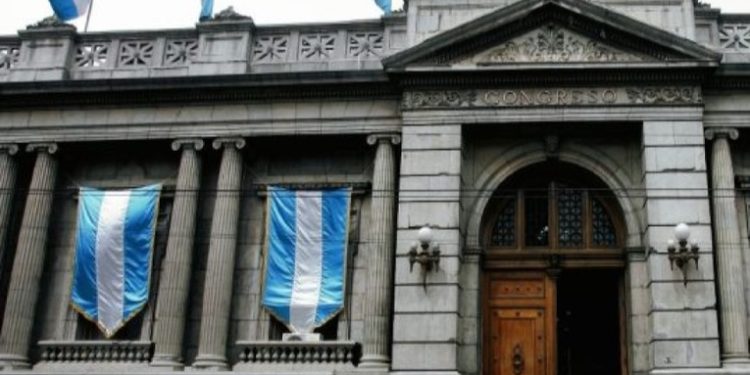 Congreso de Guatemala suspende sesiones plenarias debido a protestas y bloqueos