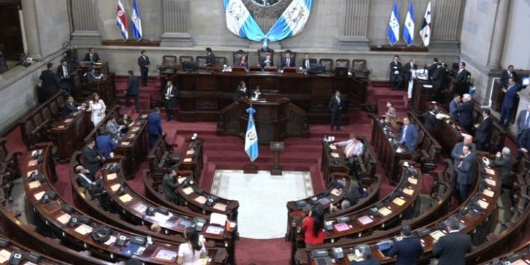 Congreso de la República Convoca Reunión para Agendar Iniciativas de Ley