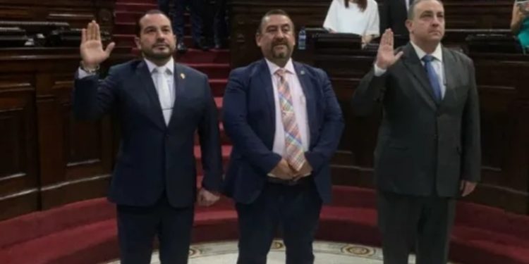 Congreso de la República toma juramento a nuevos líderes de Conamigua en sesión ordinaria