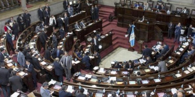 Congreso decretará dí­as de conmemoración a distintas profesiones unviversitarias