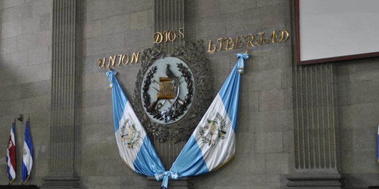 Congreso evalúa más de 400 plazas contractuales para posible cancelación