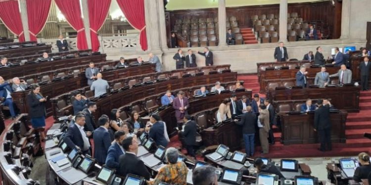 Congreso intentará nuevamente aprobar agenda en reunión de jefes de bloque