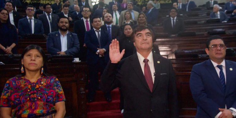 Congreso juramenta a Teódulo Cifuentes como líder de la CSJ para el periodo 2024-2025