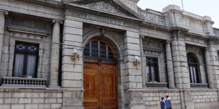 Congreso permaneció cerrado el dí­a de hoy por el dí­a del empleado