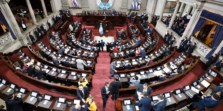 Congreso presenta listado oficial de aspirantes a magistrados de la alta Corte