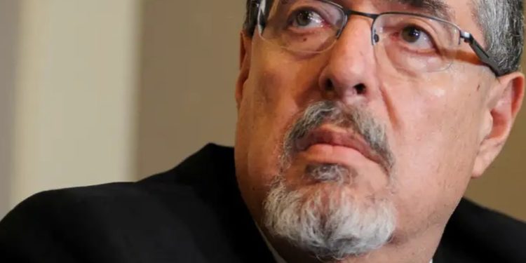 Congreso retrasa investidura de Bernardo Arévalo de León