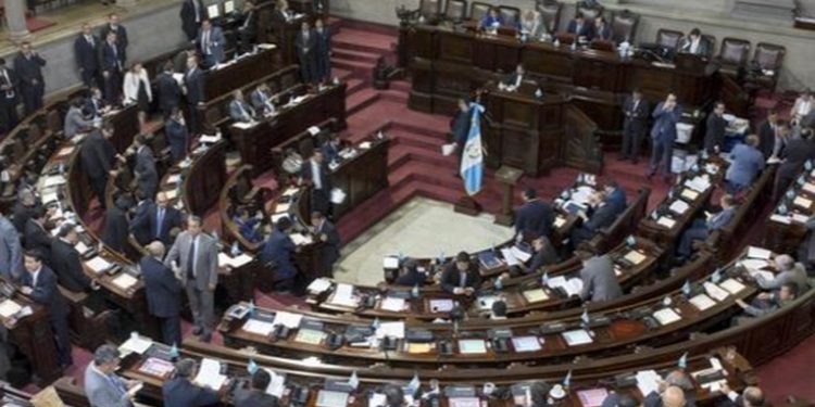 Congreso sale mal parado en evaluación del trabajo en el primer semestre