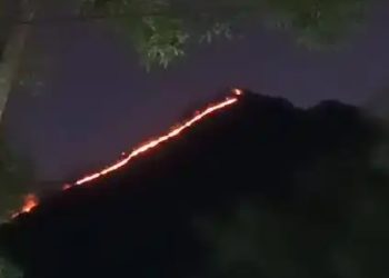 CONRED declara alerta roja por incendio en el volcán de agua