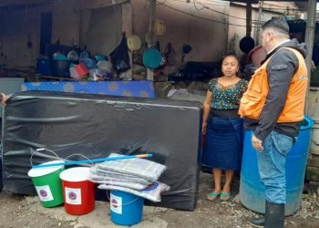 Conred entrega ayuda humanitaria a comunidades afectadas por lluvias en el interior del país