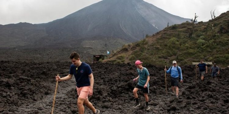 CONRED hace llamado a la población de no escalar el volcán de Pacaya