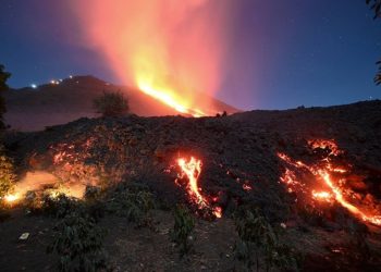CONRED se prepara por el flujo de lava que genera el volcán de Pacaya