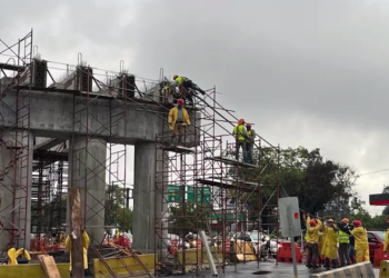 Construcción de paso a desnivel causa el cierre de carriles en la calzada Roosevelt