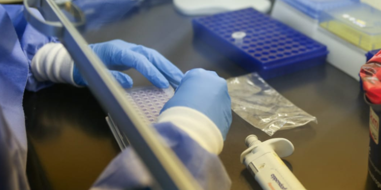 Contagios han afectado a médicos