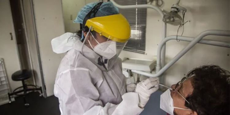 Contagios por Covid-19 han bajado durante la última semana