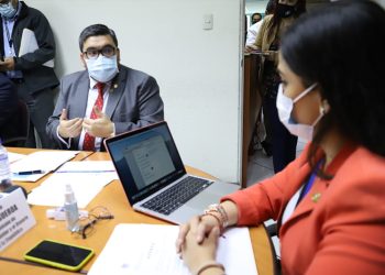 Continúa alza en el precio de los combustibles