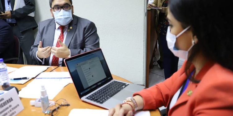 Continúa alza en el precio de los combustibles