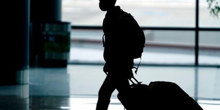 Continúa el caos en el transporte aéreo mundial por ómicron