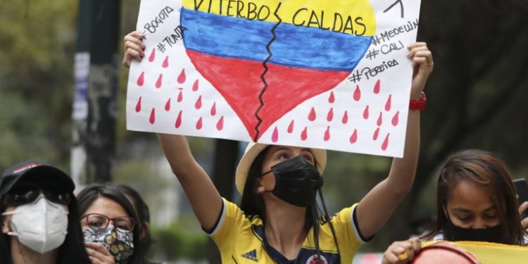 Continúa el paro nacional con llamamiento al diálogo en Colombia