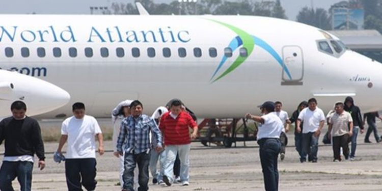 Continúa en aumento el número de deportados que llegan al país