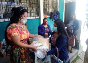Continúa entrega de alimentos a escolares