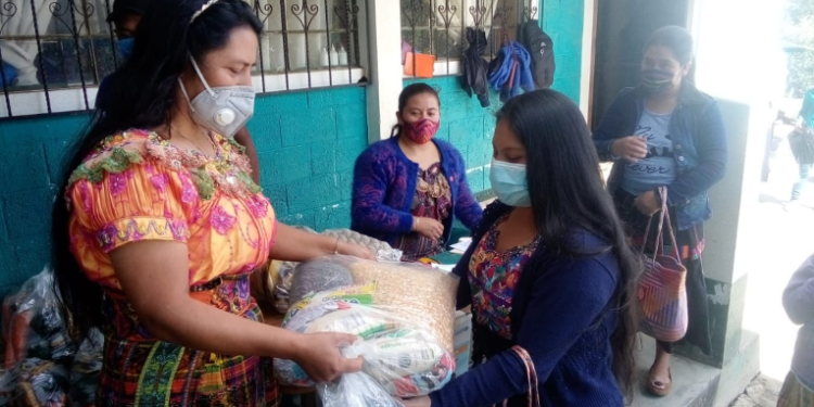 Continúa entrega de alimentos a escolares