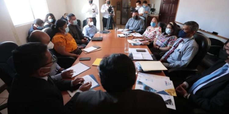 Continúa la discusión por el cierre de la institución CONALFA