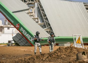 Continúa la reconstrucción de Acapulco un mes después del paso del huracán Otis en México