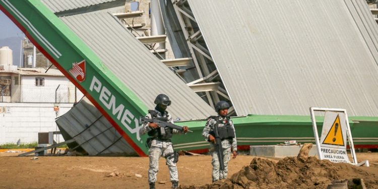 Continúa la reconstrucción de Acapulco un mes después del paso del huracán Otis en México