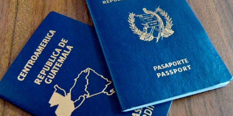 Continúa retraso en entrega de pasaportes en el extranjero