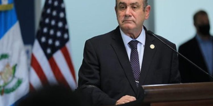 Continúa sin decidirse el viaje del presidente Giammattei a la Cumbre de las Américas