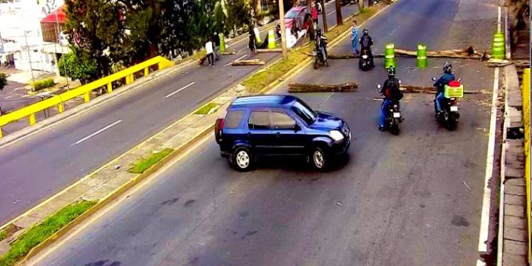 Continúan bloqueos mientras CC ordena el uso de la fuerza