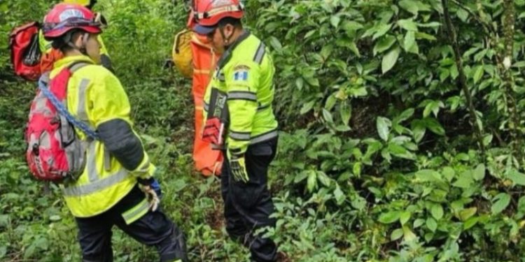 Continúan las labores de búsqueda de avioneta desaparecida en el volcán de Agua
