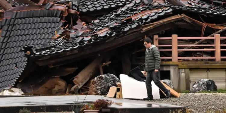 Continúan las labores de rescate tras terremoto en Japón