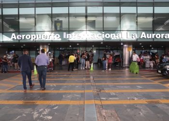 Continúan las mejoras en el Aeropuerto La Aurora, incluyendo recapeo de pista