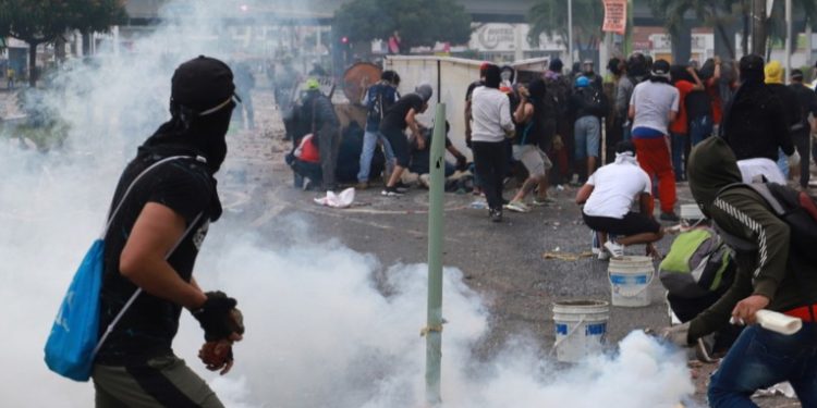 Continúan los enfrentamientos por el paro nacional en Colombia