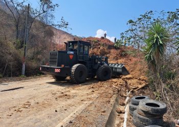 Continúan trabajos de remoción tras derrumbe en Santa Rosa