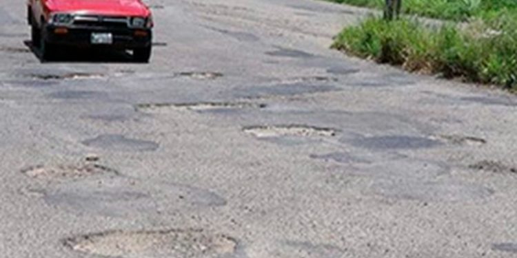 Coordinadora Nacional de Transportes expresa preocupación por mal estado de carreteras y solicita al Presidente Giammattei vetar presupuesto