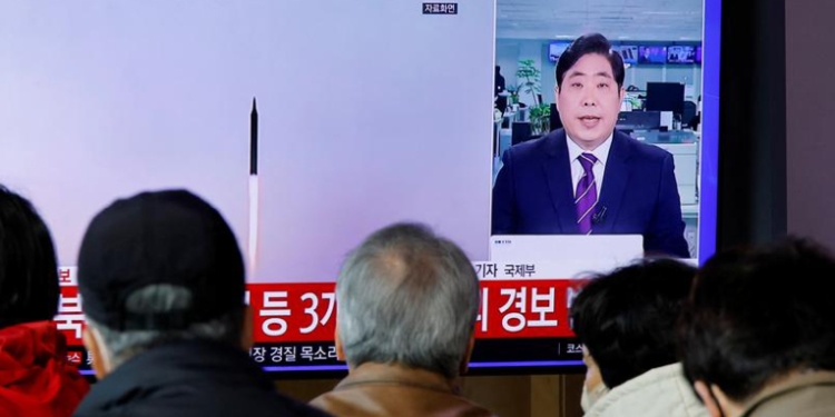 Corea del Norte dispara otros cuatro misiles rumbo al Mar Amarillo