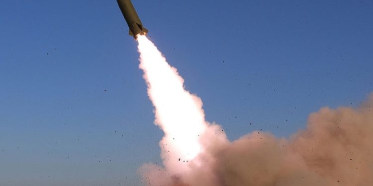 Corea del Norte lanza dos proyectiles hacia el mar del Japón, según militares surcoreanos