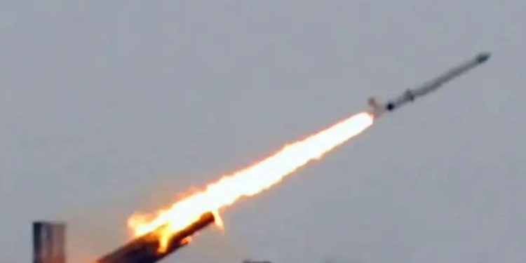 Corea del Norte lanza un misiles balísticos al mar de Japón