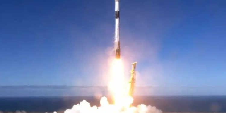 Corea del Sur pone en órbita un segundo satélite espía