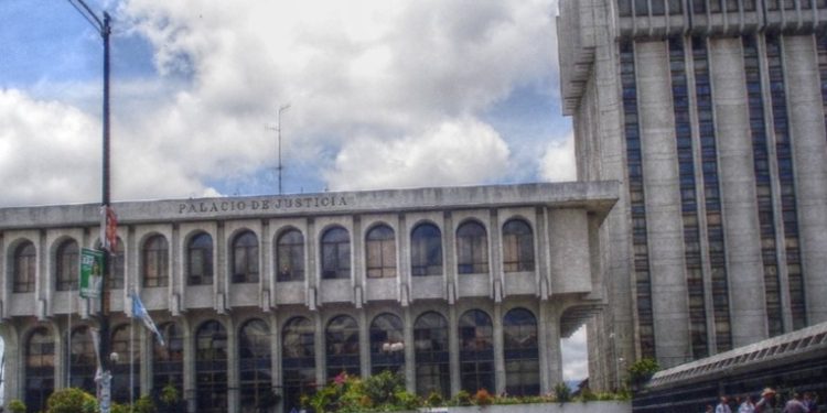 Corte Constitucional respalda a magistrados del TSE con amparo