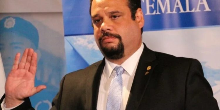 Corte de Apelaciones ordena repetir audiencia en caso de exministro José Luis Benito Ruíz por hallazgo de Q122 millones