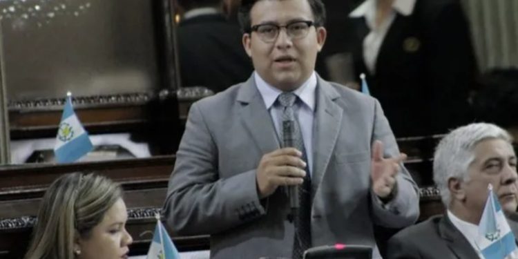 Corte de Constitucionalidad Confirma Salida de Maldonado y Castillo del Partido UNE
