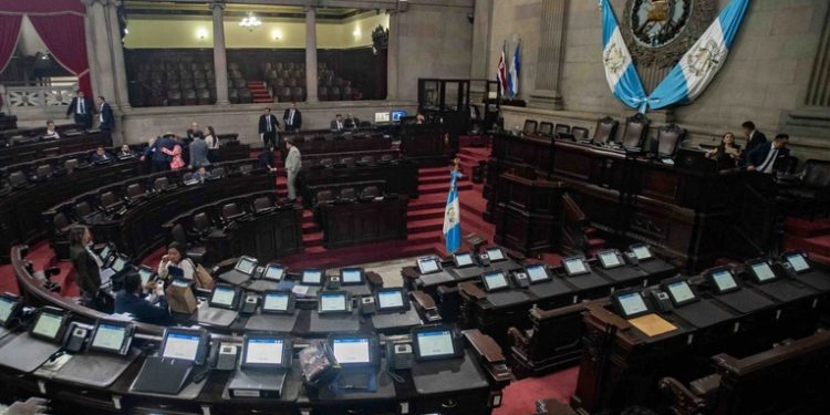 Corte de Constitucionalidad instruye continuar sesión con agenda ya aprobada